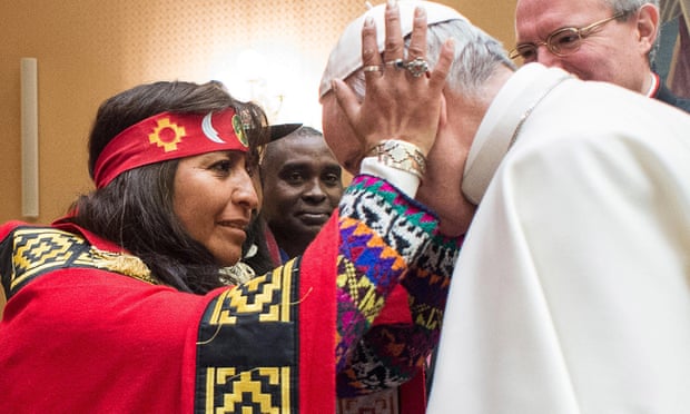 El Papa dice que los indígenas deben tener la última palabra sobre su tierra