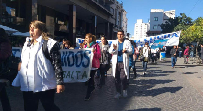Salta: sin acuerdo, continúa huelga docente y gobierno amenaza con llamar suplentes