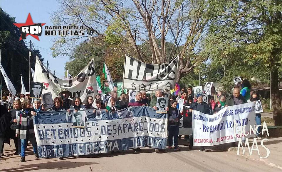 La memoria intacta: multitudinaria marcha en memoria a los compañeros por la Noche del Apagón