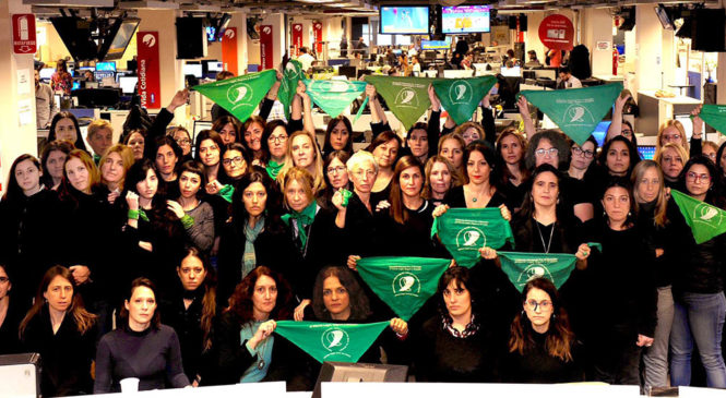 Editoras de género: un espacio ganado con organización colectiva dentro y fuera de las redacciones