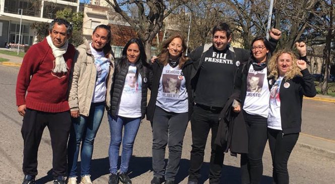 Declararon familiares de las víctimas y apuntaron a la inacción de los policías