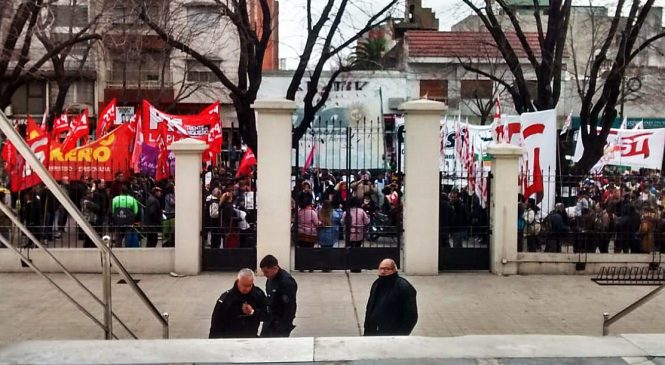 La Plata: contundente reclamo por la libertad de los choferes de la Línea Este procesados por luchar