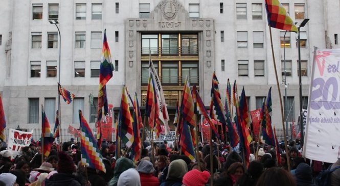 Acampe piquetero en la 9 de Julio