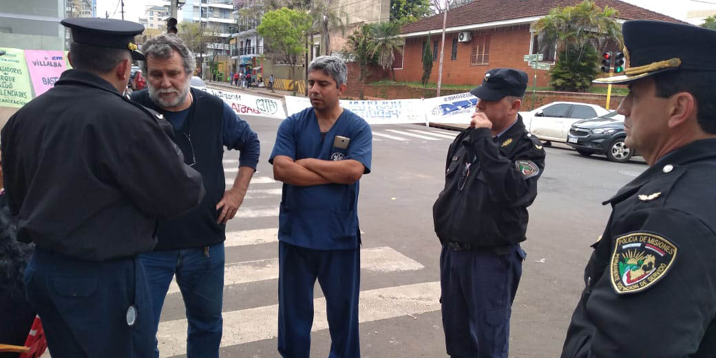 Misiones: Policía provincial intenta desalojar el acampe de Salud