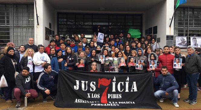 Una multitud acompañó la primera audiencia por la masacre de Pergamino