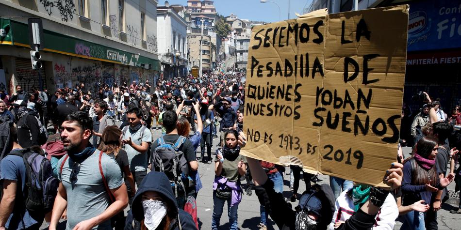 Fuera el pinochetista Piñera y todo su gobierno corrupto .Solidaridad con la lucha del pueblo chileno