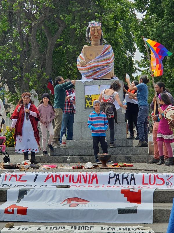 Chile: mujer diaguita reemplaza a la destruida estatua de Francisco de Aguirre en La Serena