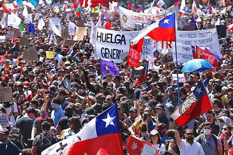 Marchas y paro nacional abren nueva semana de protestas en Chile