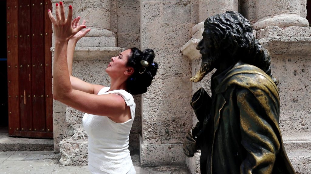 El artista español Pedro Román y la cubana Orisel Gaspar aterrizan en Poesía y Microrrelato en Pontevedra.