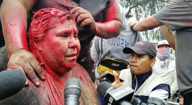 Opositores secuestran y agreden a alcaldesa del MAS en Bolivia