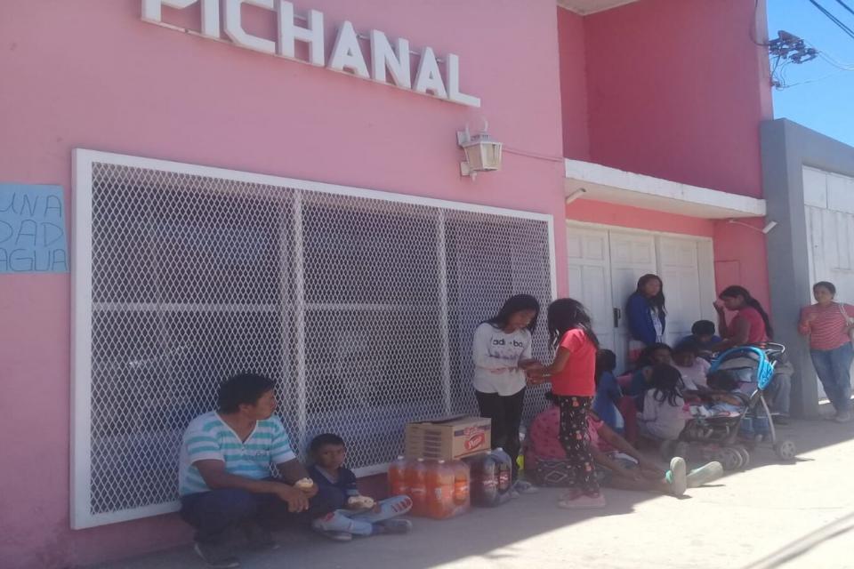 Pichanal: wichis pasaron Navidad en la vereda reclamando acceso al agua