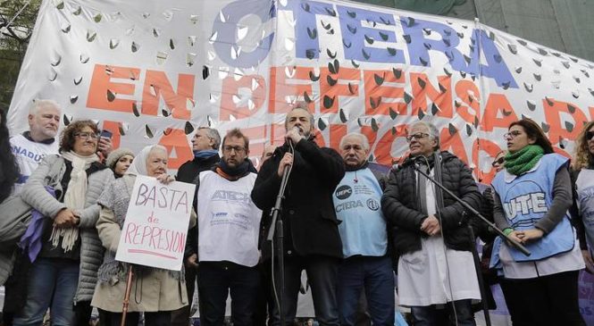Tras la protesta de los gremios, no se modificará el 82% móvil para docentes