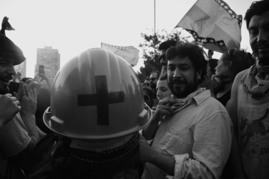 Chile manifestantes y rescatistas la-tinta