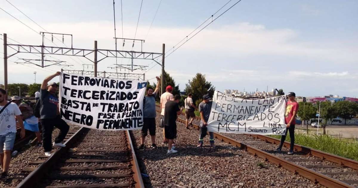 Patota atacó a trabajadores y trabajadoras despedidos del Tren Roca, el Belgrano Norte y Sur