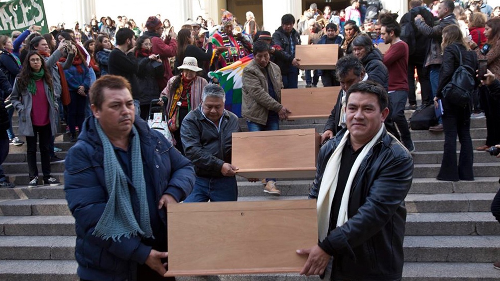 Enterrarán en un monumento restos de nueve integrantes del pueblo Qom restituidos a su comunidad