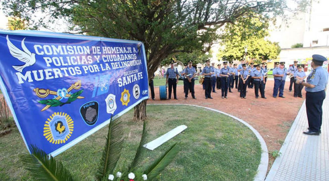 Santa Fe: banda policial musicalizó acto pro dictadura frente al Ministerio de Seguridad