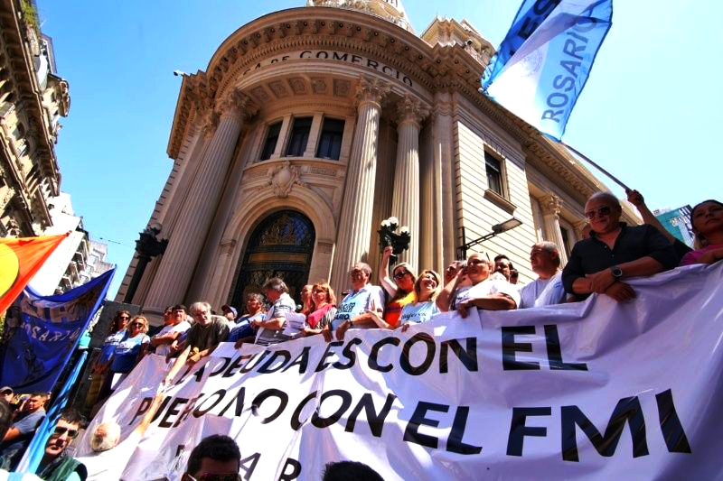 Las calles y las deudas. La conciliación imposible