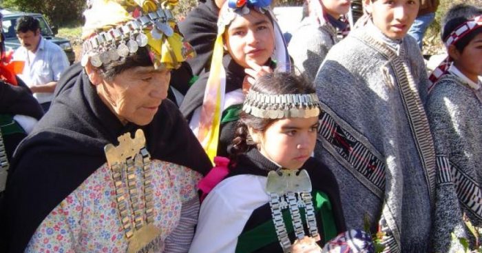 Pueblos mapuche, yagán y rapa nui analizan el coronavirus: “Es un buen tiempo para rearmar nuestra vida”