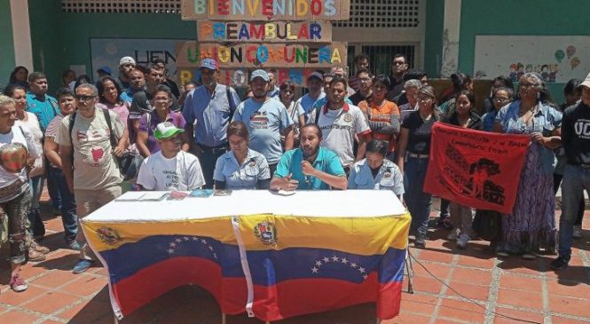 Venezuela: las comunas levantan bandera