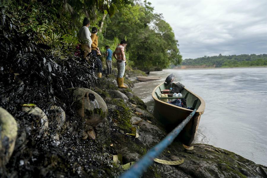 Indígenas de Ecuador presentan acción de protección por derrame de petróleo