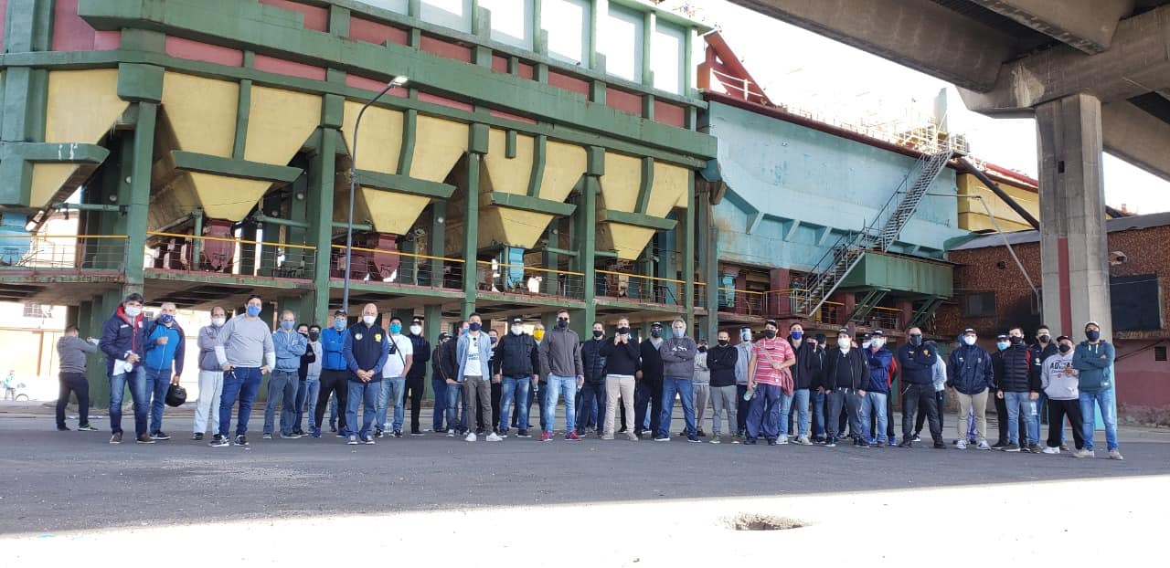 Marítimos denunciaron a Silos Areneros Buenos Aires por lockout y no pago de salarios