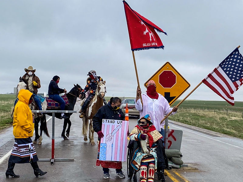 Estados Unidos: Siouxs se enfrentan a autoridades de Dakota por el COVID-19