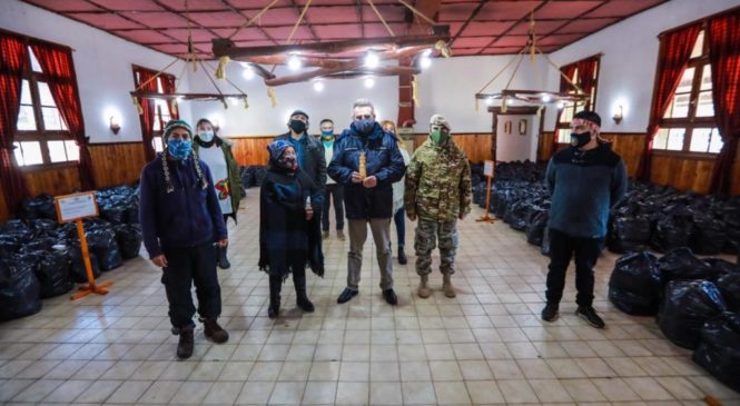 Río Negro: cinco comunidades mapuches con el ministro de Defensa en busca de la propiedad comunitaria