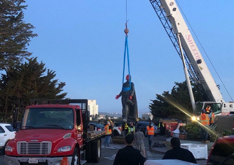 EEUU: Removieron una estatua de Cristóbal Colón en la ciudad de San Francisco