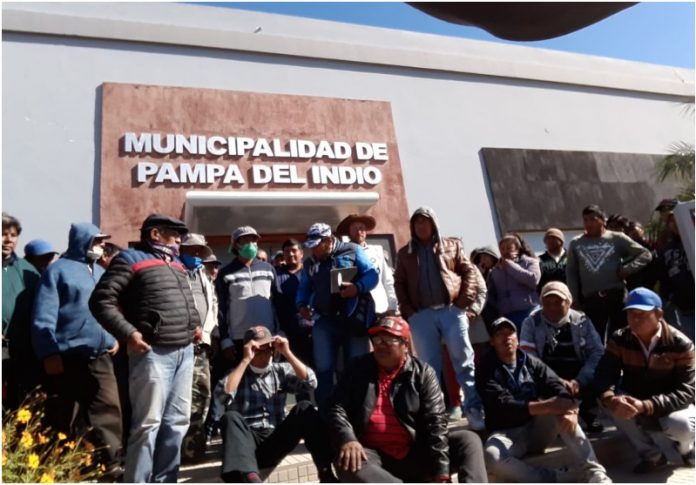 Manifestación de la comunidad Qom en Pampa del Indio: piden comida, frazadas y colchones