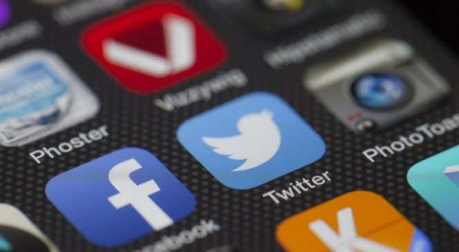 ¿Cómo pasaron Facebook y Twitter de motores de la primavera árabe a altavoces de la ultraderecha?