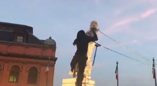 Estados Unidos: derriban otra estatua de Cristóbal Colón en una nueva marcha antirracista