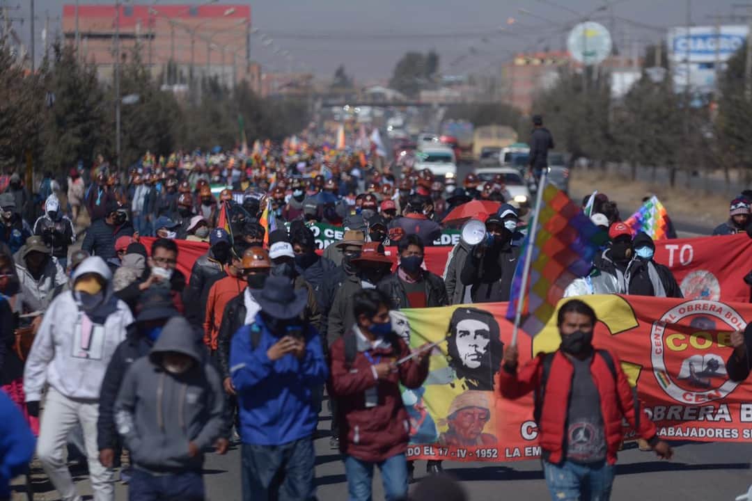 Bolivia exige elecciones: movilización masiva y huelga