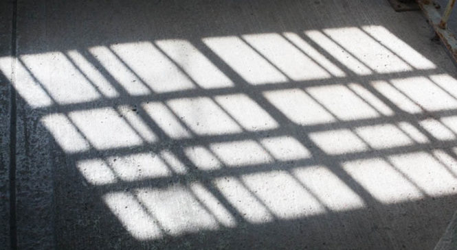 “Cuando las personas no pueden sostener los arrestos domiciliarios hay que preguntarse por qué”