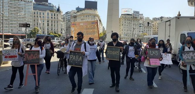 Docentes porteños despedidos y sin trabajo en pandemia