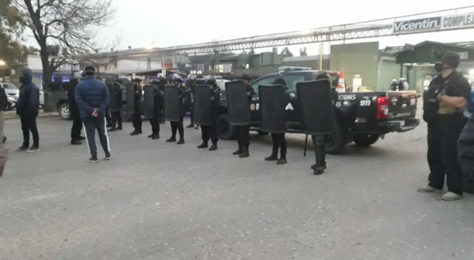 Trabajadores de Algodonera Avellaneda protestan ante planta aceitera de Vicentin