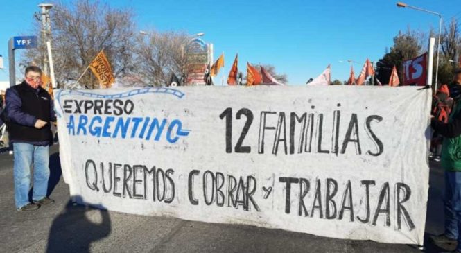 Luego de acampar por 80 días, empleados de Expreso Argentino se lanzan a cortar rutas