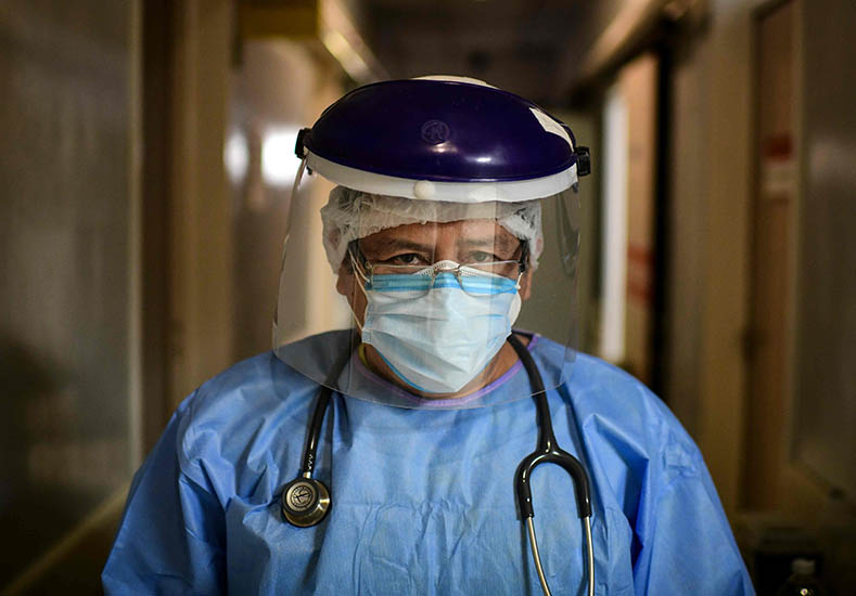 Hay más de 15.000 trabajadores de la salud infectados