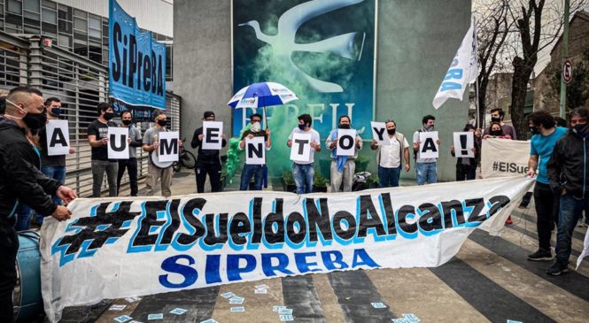 EL SiPreBA realizó un acto frente a Perfil y mantiene el reclamo salarial