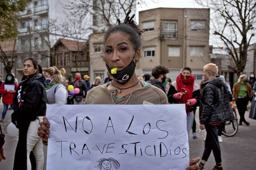 La Plata: La comunidad travesti movilizó una vez más para exigir el cese de los ataques transodiantes