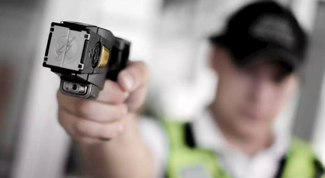 Una vez más, a la carga con las Taser