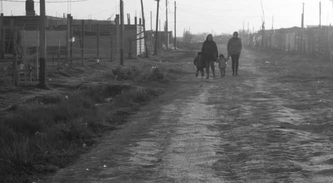 Por tierra para vivir en Guernica: Desalojo postergado y futuro incierto