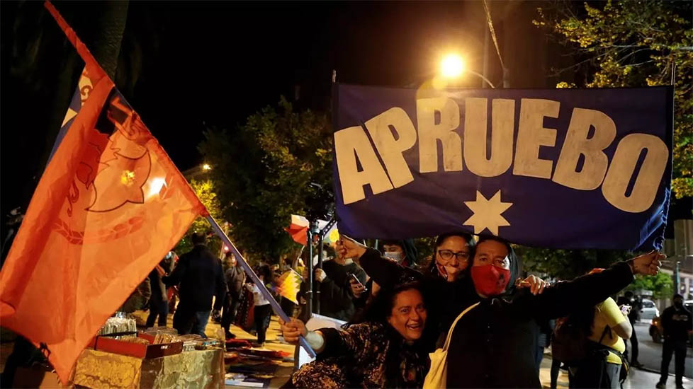 Chile festeja el fin de la Constitución de Pinochet