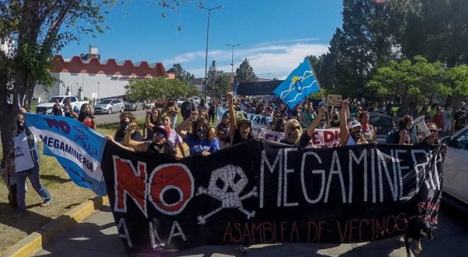 Chubut: más de mil firmas de académicos y docentes en apoyo a la Segunda Iniciativa Popular contra la megaminería