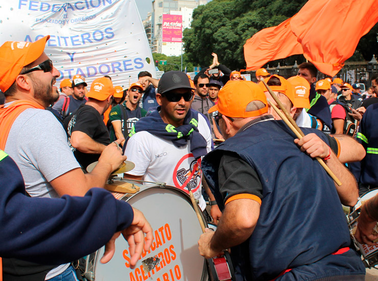 Aceiteros y recibidores de granos lanzaron una huelga nacional