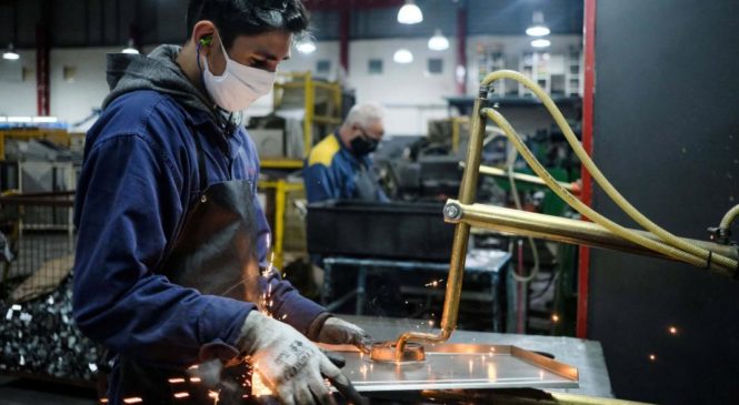 A pesar del incipiente rebote económico, sigue alto el nivel de suspensiones y se contrajo el empleo