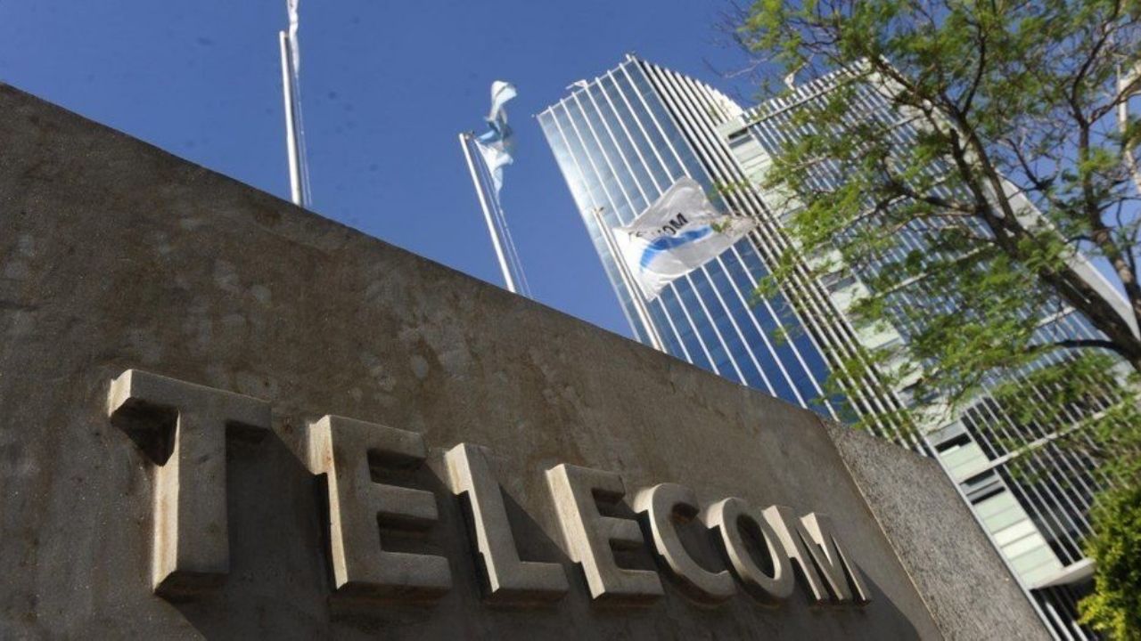 Telecom niega paritarias “por pérdidas” mientras convoca a asamblea de accionistas para distribuir dividendos