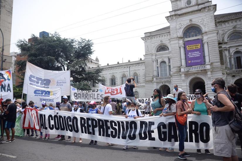 La Plata: Masiva movilización a la Municipalidad contra el Código de Garro