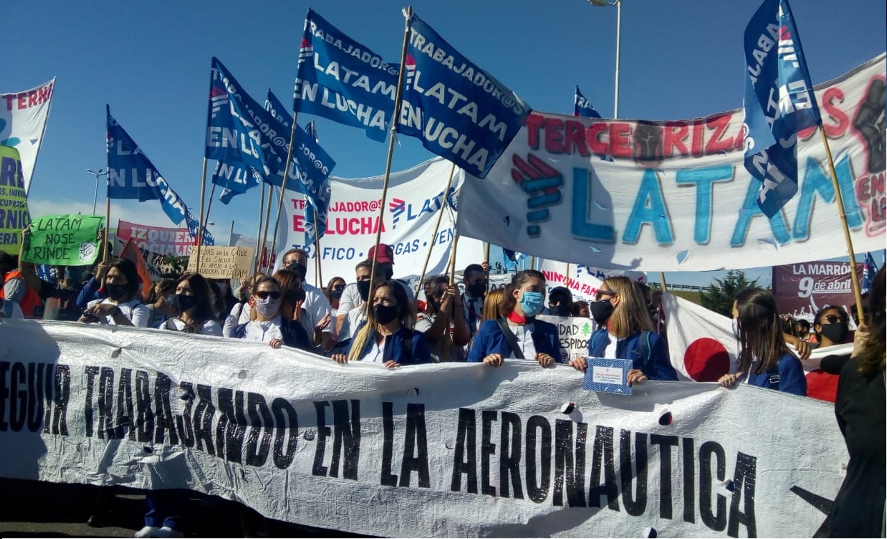 Despedidos de Latam cortan el ingreso a Ezeiza y vuelven a poner en agenda la crisis aeronáutica