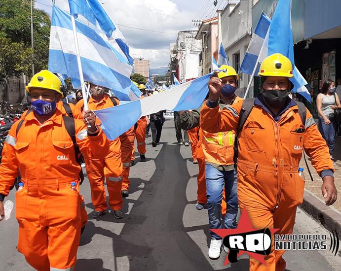 Mineros marcharon en Jujuy por los 600 puestos de trabajo de El Aguilar