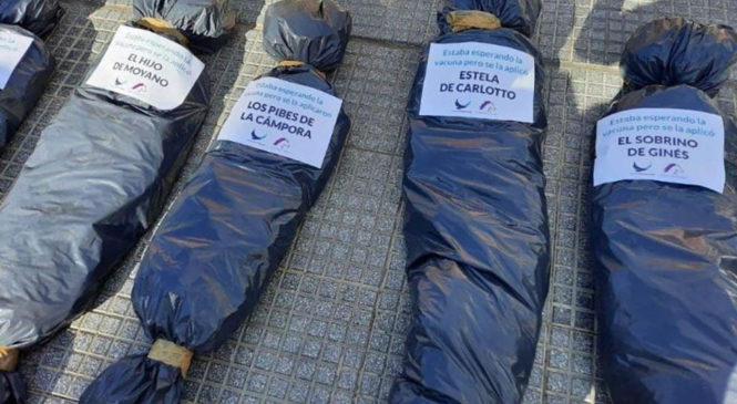 Quiénes montaron la escena fúnebre en la Plaza de Mayo